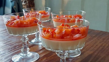 Панна-котта с ликёром Лимончино и фруктовой сальсой