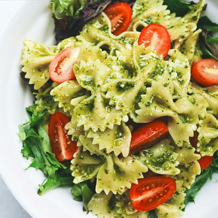 Фарфалле с рукколой